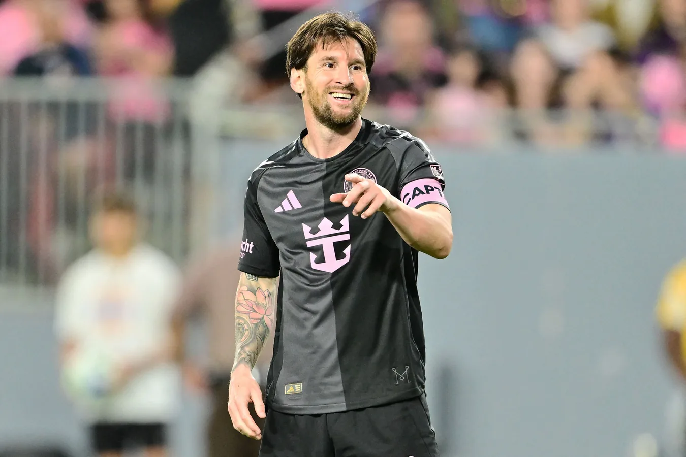 Lionel Messi vistiendo la camiseta de Inter Miami listo para disputar la Concacaf Champions Cup