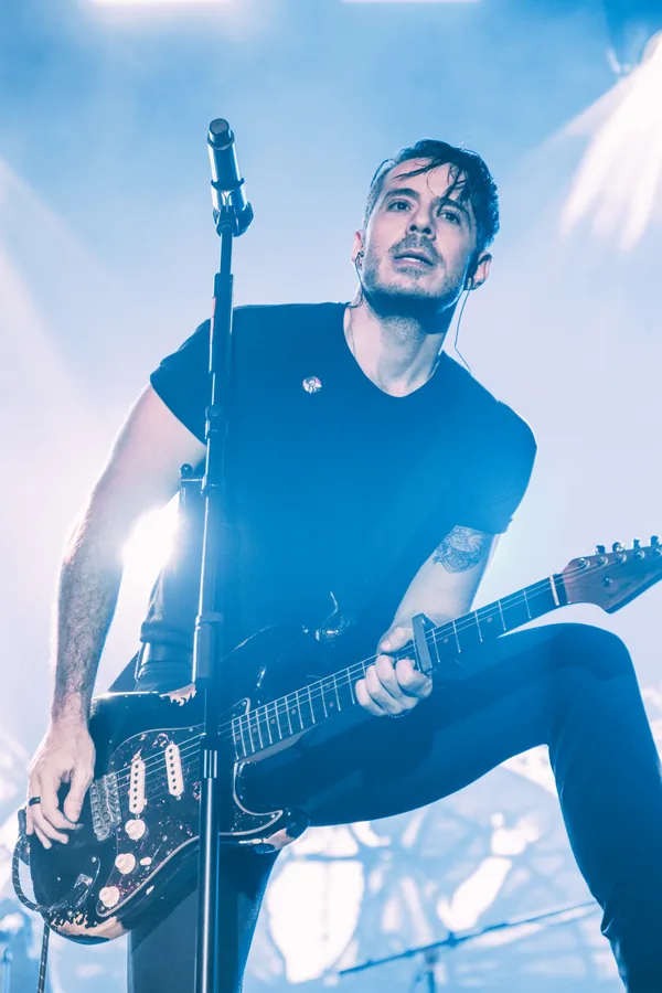 José Madero en el escenario durante un concierto de su gira por Estados Unidos