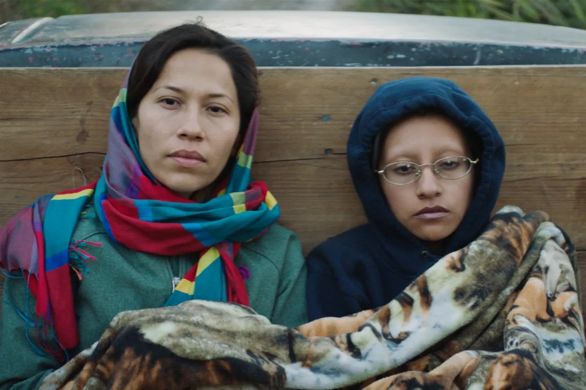 Póster de la película Hope Soledad mostrando a dos mujeres indígenas mexicanas en un entorno rural