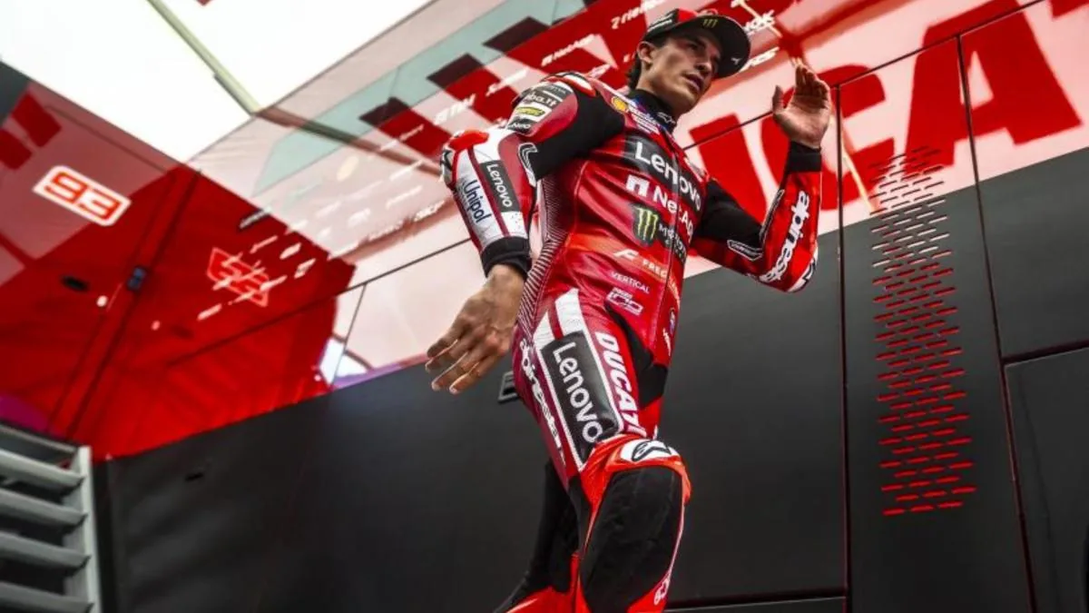 Marc Márquez pilotando su moto Honda en el circuito de Assen tras la sexta posición en el Sprint de MotoGP