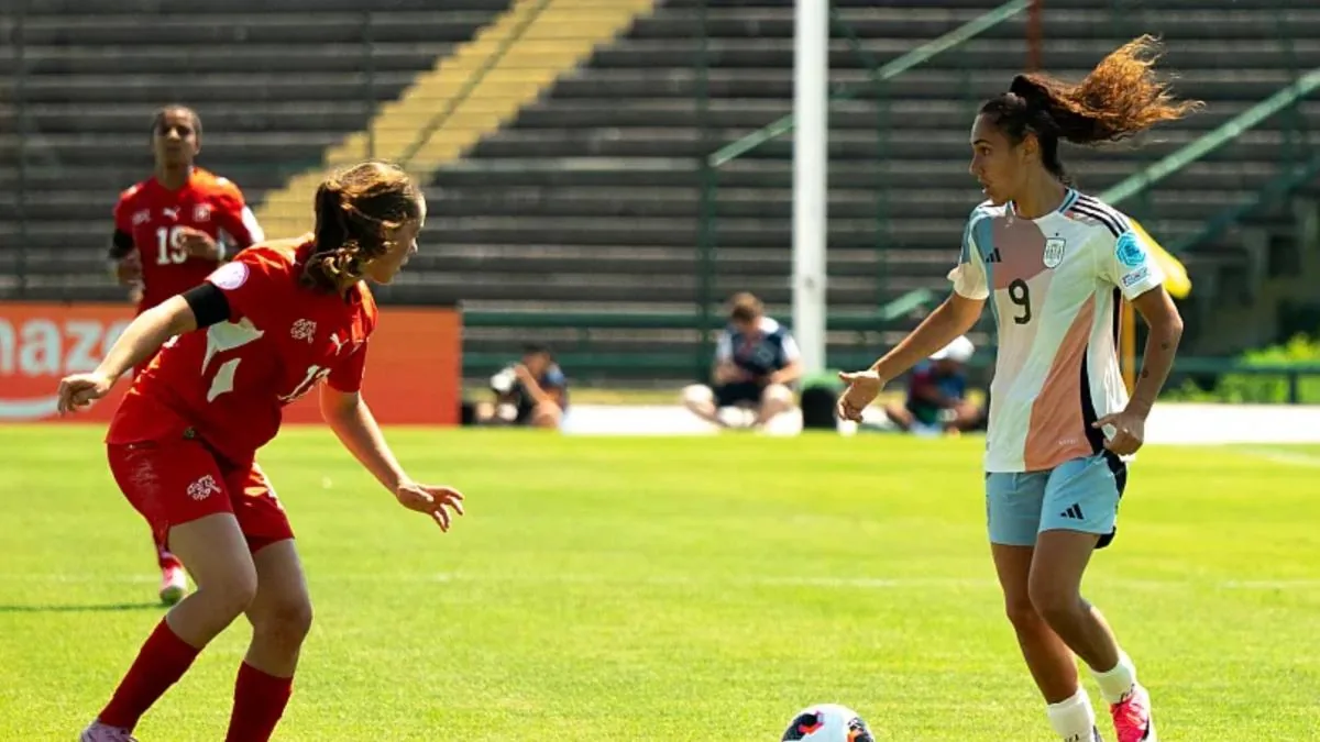Jugadoras de la selección femenina de España celebrando tras el partido controvertido ante Suiza