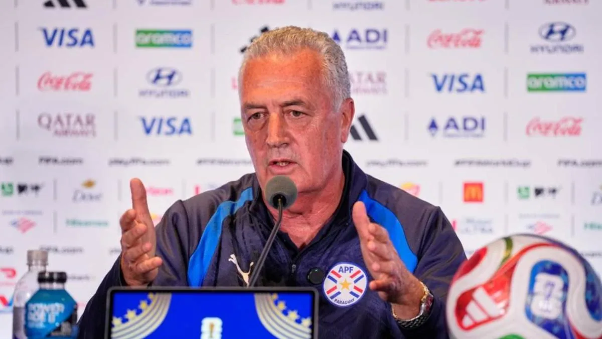 Gustavo Alfaro, técnico de la selección paraguaya, en conferencia de prensa previa al Mundial 2026