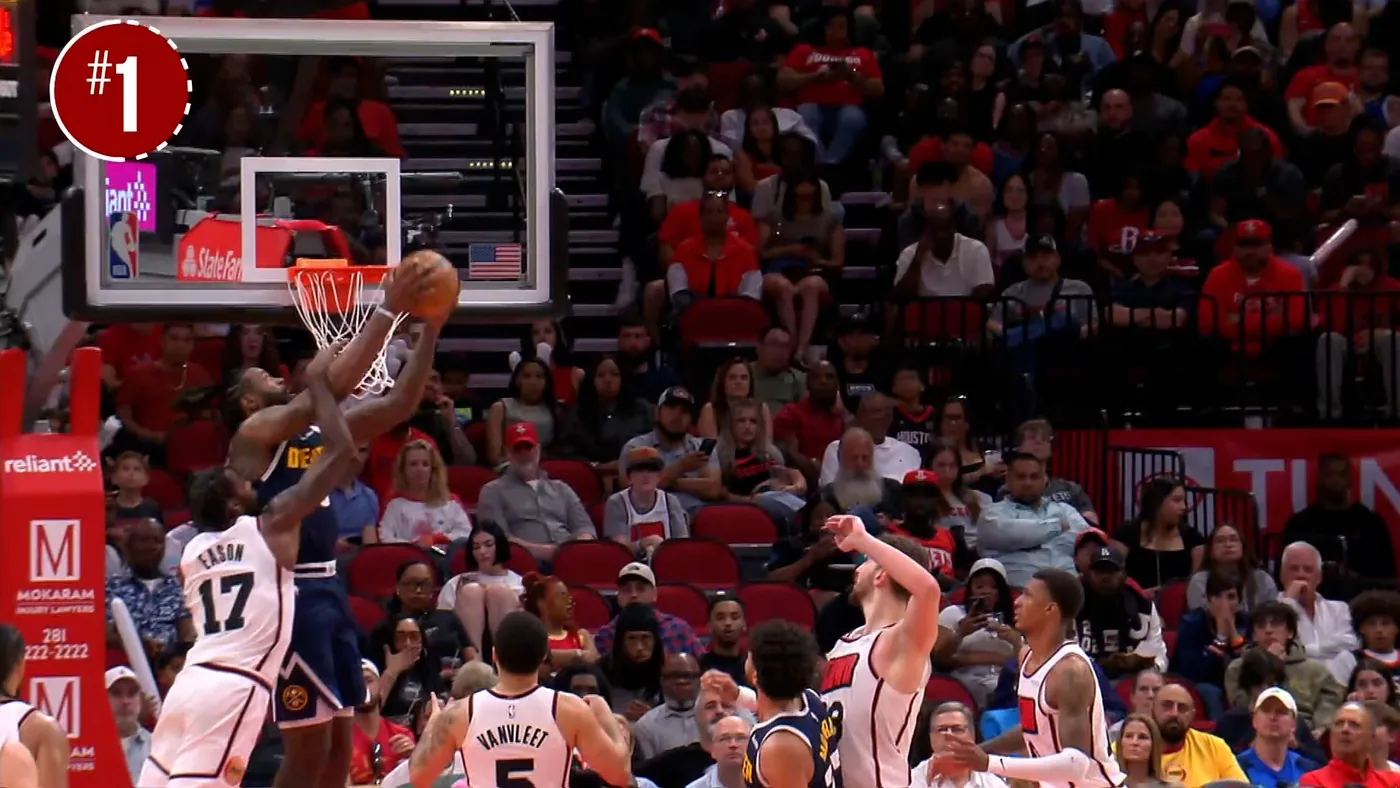 DeAndre Jordan celebrando después de una jugada decisiva en la cancha NBA