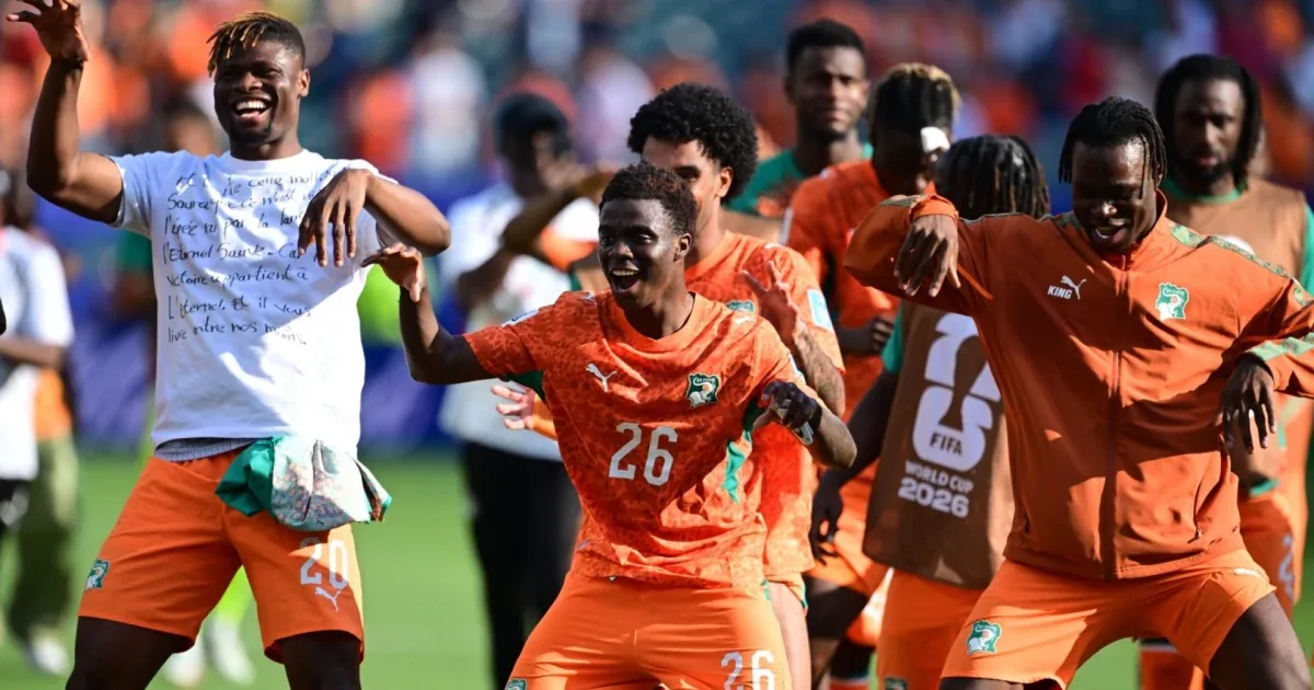 Nicolas Pépé celebra su gol que clasificó a Costa de Marfil al Mundial 2026